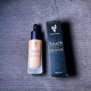 Younique Touch Mineral Liquid Foundation Satin Shade US-11403-06 0.68 fl oz